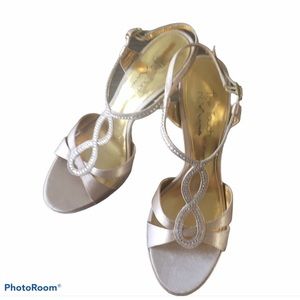 “The Touch of Nina” dress heels, size 9